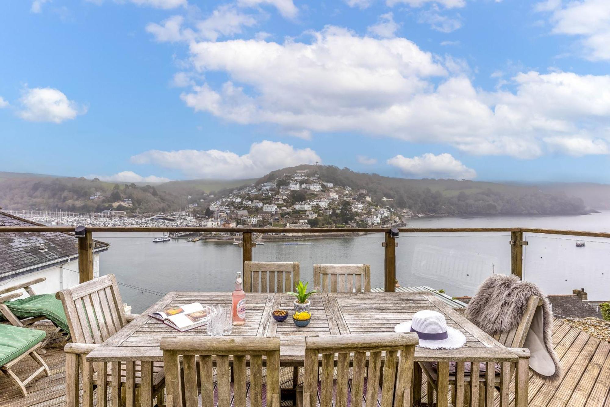 Uphigh - Elevated Family Home With Stunning River Views Dartmouth Extérieur photo